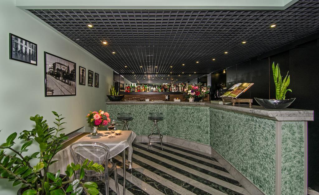 Rex Hotel