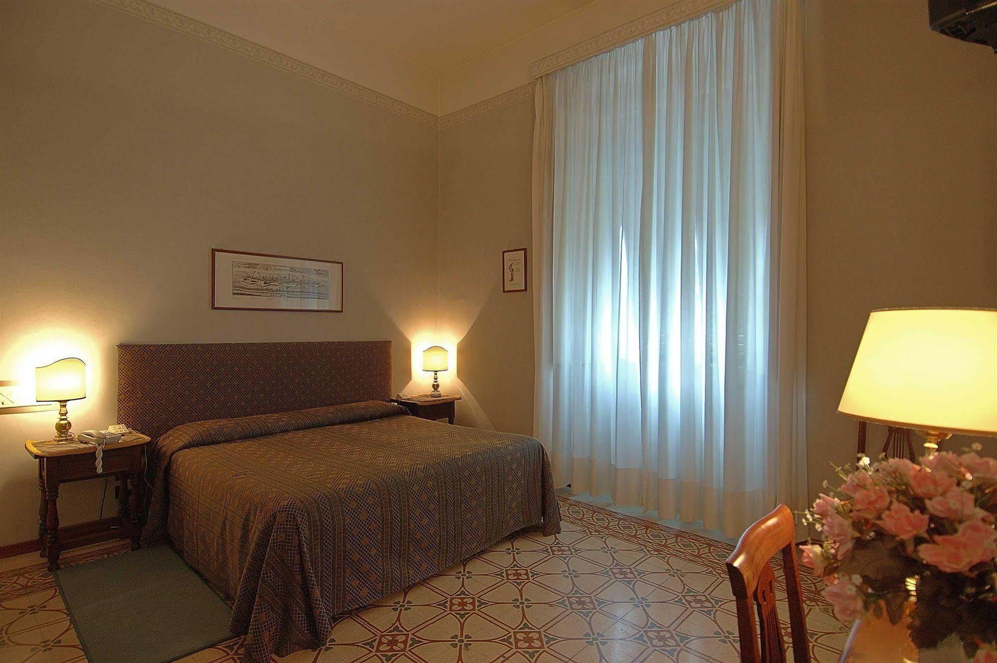 Rex Hotel
